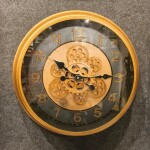 Modern Gear Wall Clock – Gold Decorative Design